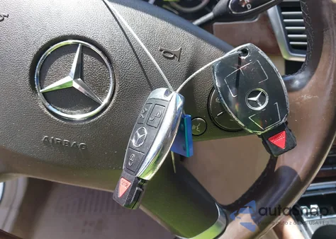 2013 Mercedes-Benz E 350 z USA, uszkodzony, nr VIN WDDHF5KBXDA706203